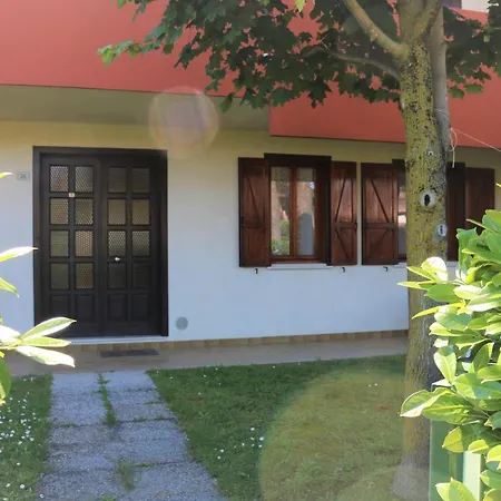 Daire Lovely Flat With Private Fenced Garden Bibione