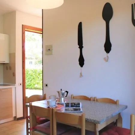 Lovely Flat With Private Fenced Garden *